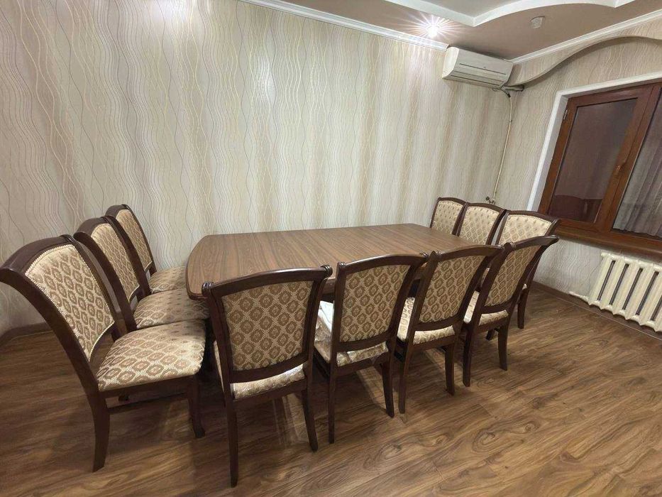Продается стол и 10 стульев