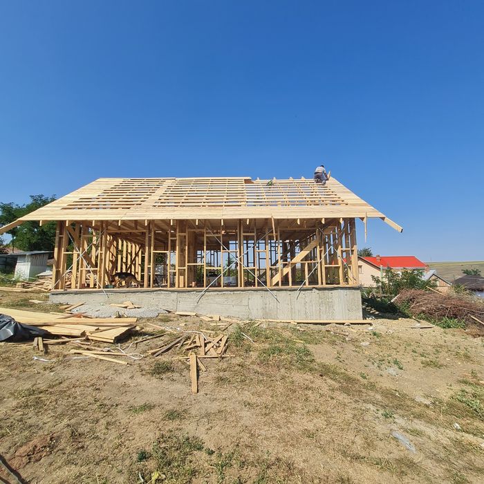 Reabilitam case batranesti, construim case pe structura de lemn si fier,  extinderi , mansardari.