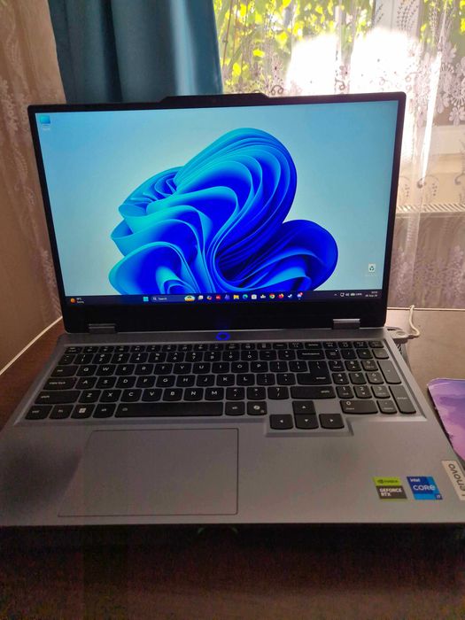 Laptop Gaming LENOVO