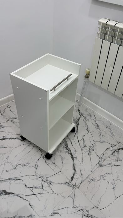 Стол-помощник для косметологов