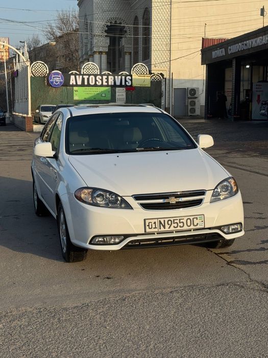 Jentra rangi oq 2023 yil 68000 yurgan pozitsiya Eng full luyk abez bor
