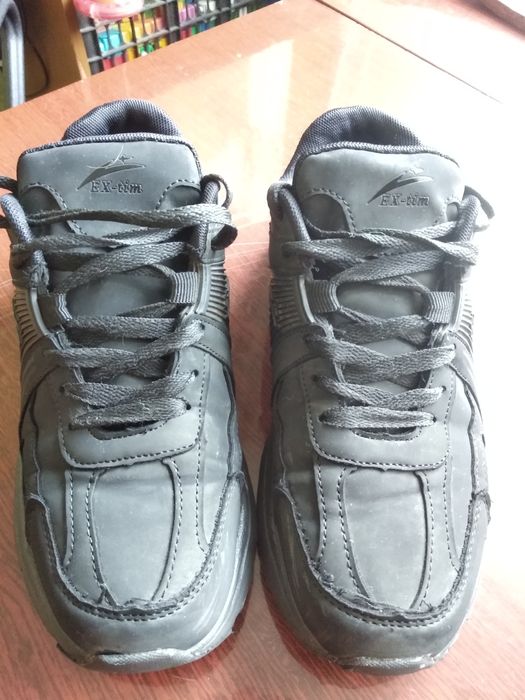 Подростковые кроссовки демисезонные