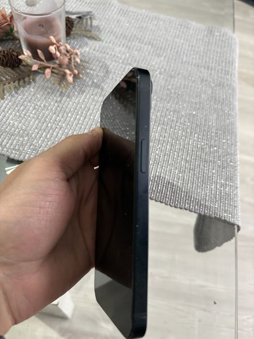 Vand iphone 14 culoare neagra.