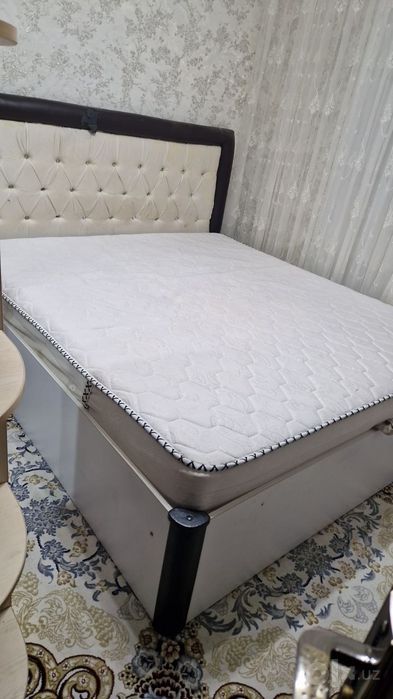 Divan sotiladi. Yakkasaroyda