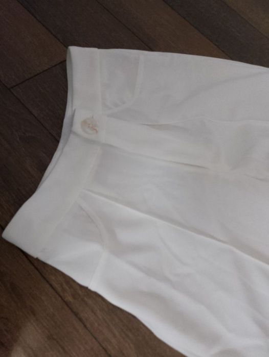 Бял елегантен панталон