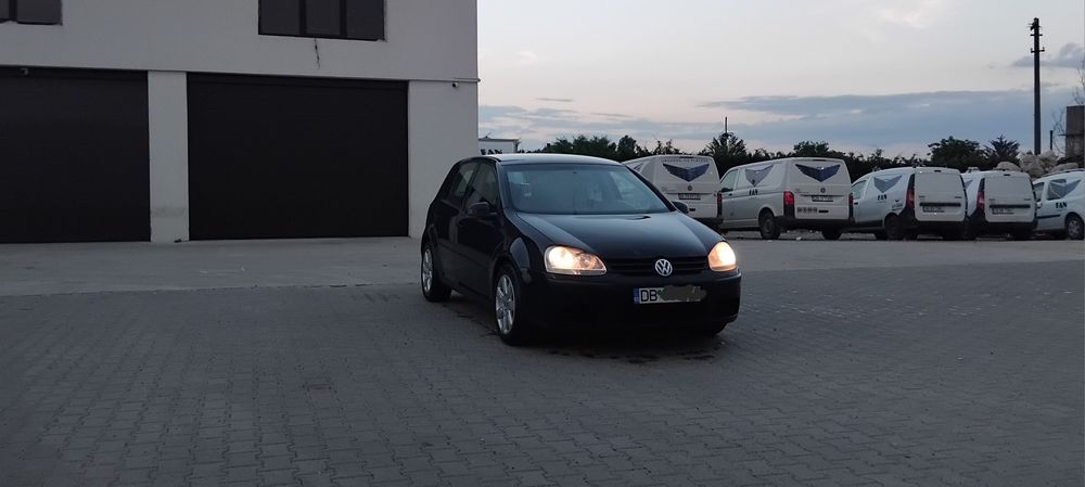 VOLKSWAGEN Golf 2005