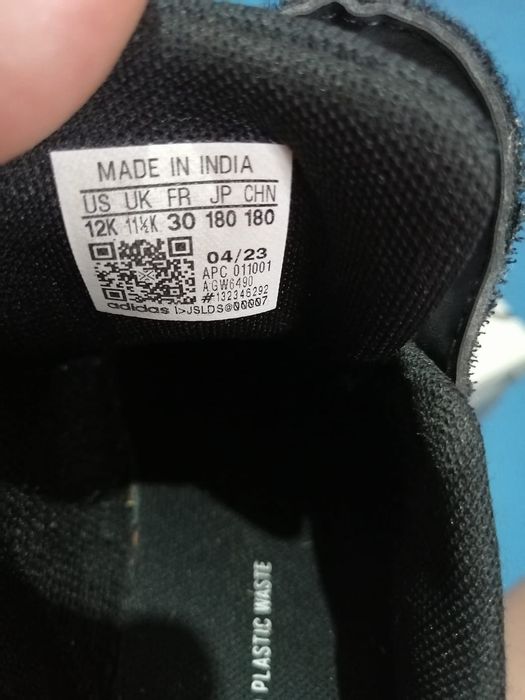 Кроссовки  адидас 30 размер.