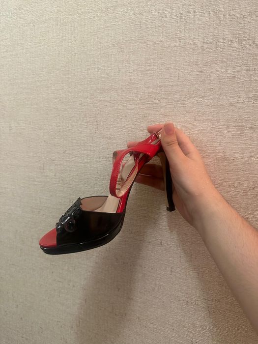 Продам босоножки