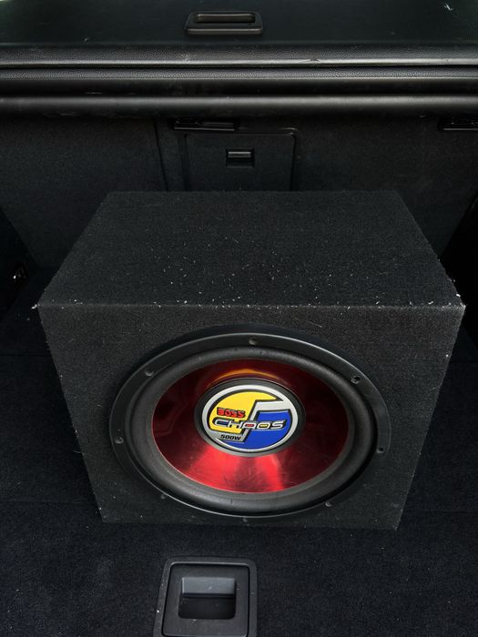 Vand subwoofer auto