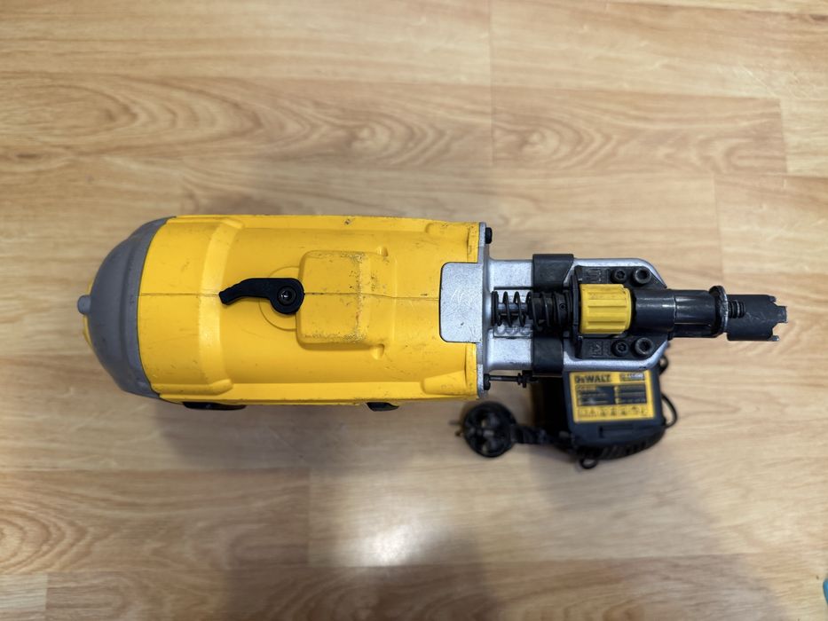 Dewalt DCN692 Такер
