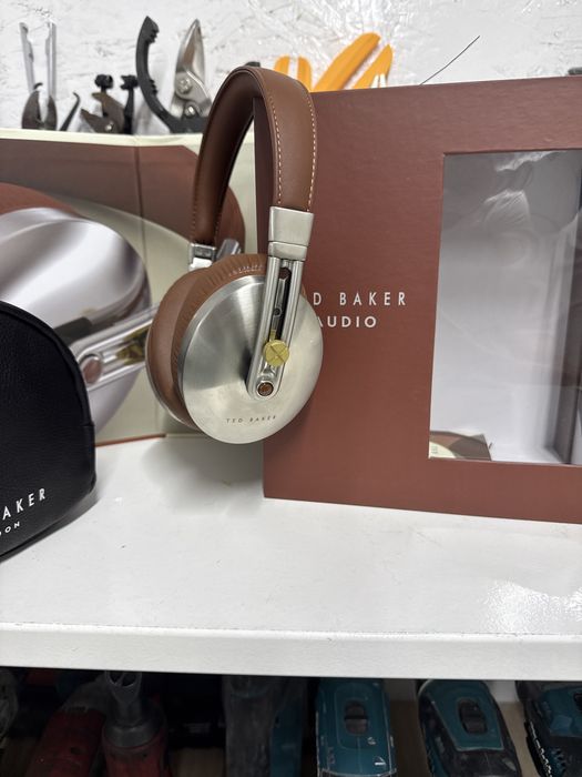 Casti audio Ted Baker , Noi in cutie