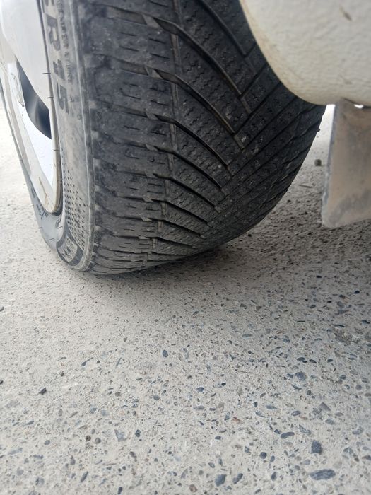4 ta 195/55 R15 o'lchamdagi balonlar bor holati yaxshi