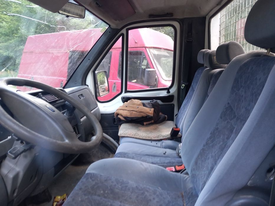 Vând sau schimb camioneta cu duba