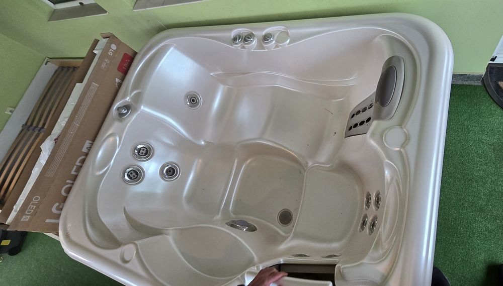 Джакузи HotSpring JetSetter