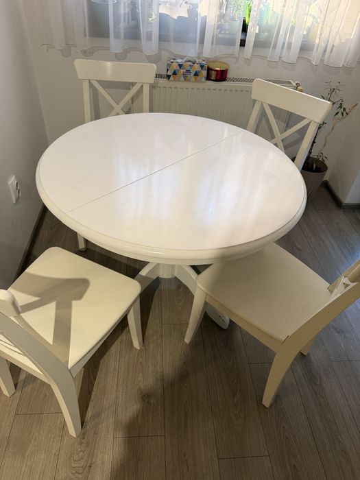 Masa extensibila si scaune