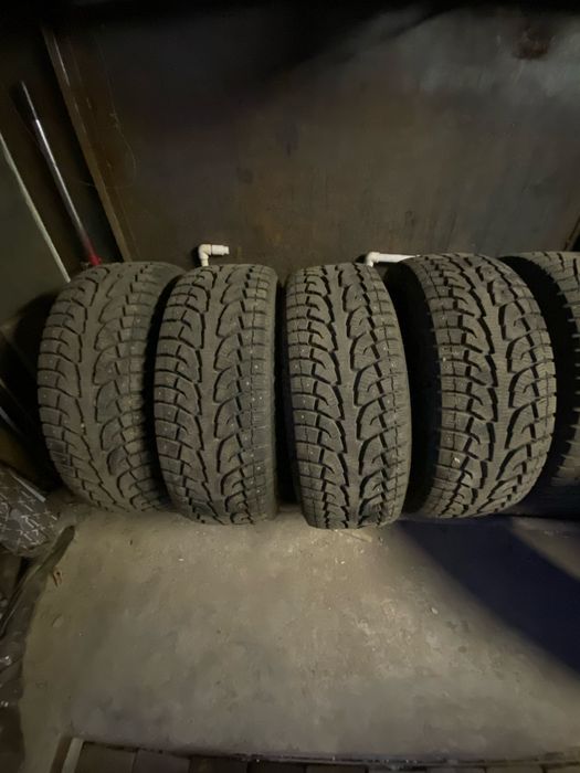 Шины Hankook в идеальном состояний новая