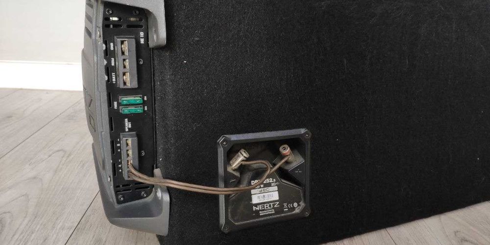 Сабвуфер с усилителем Hertz