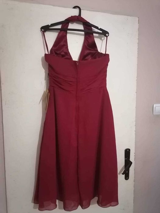 Червена официална рокля