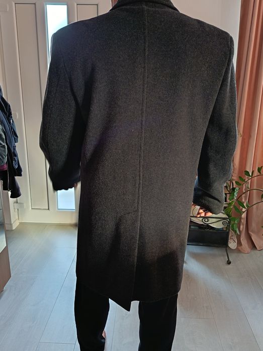 Vând palton negru barbati
