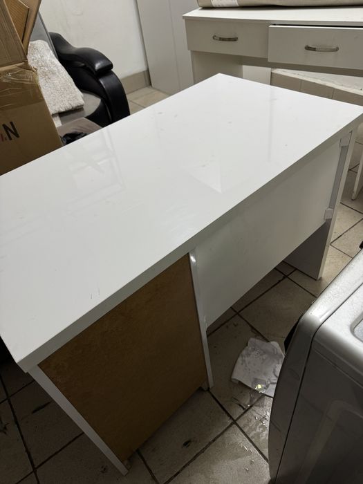 Стол компьютерный или для офиса