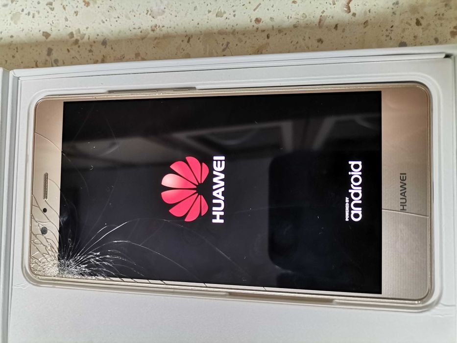 Продавам HUAWEI P 9 LITE