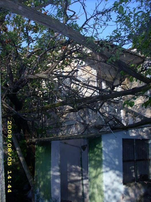 Двуетажна къща за реновиране с.Недялско