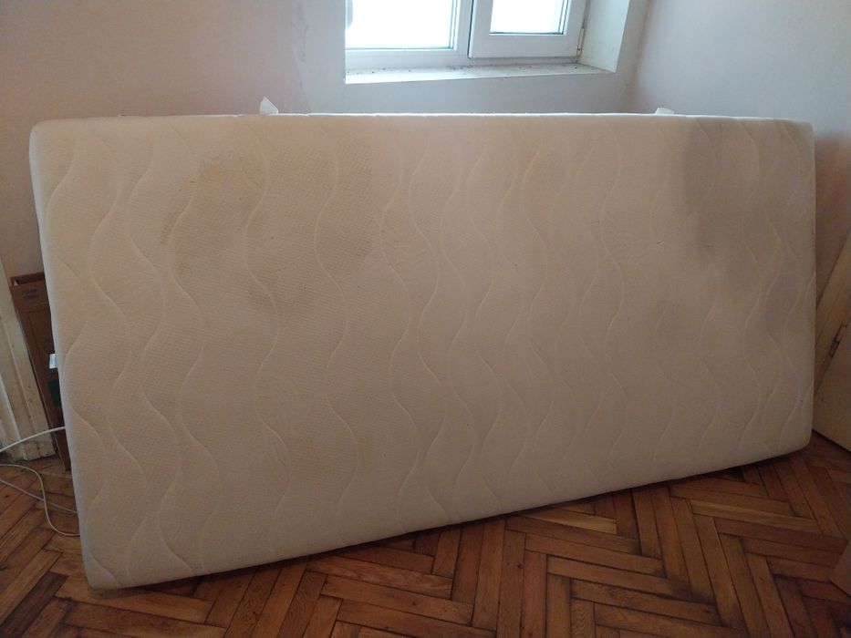 De VÂNZARE pat cu telecomanda, saltea și perina medicale