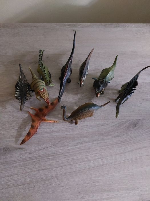 Dinozauri -de plastic
