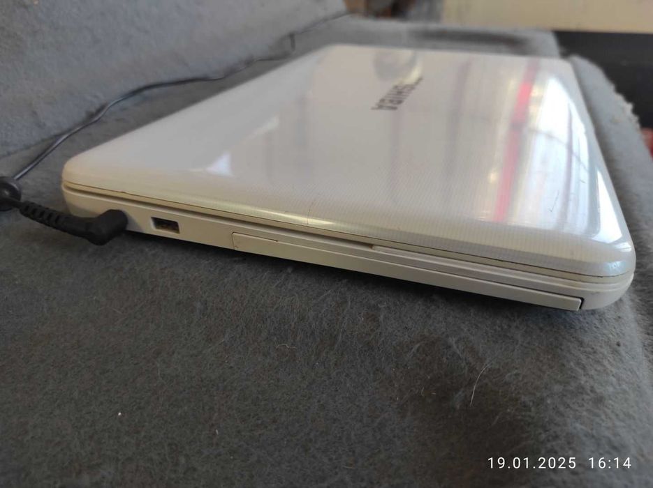 Продавам работещ лаптоп Toshiba, 15 инча