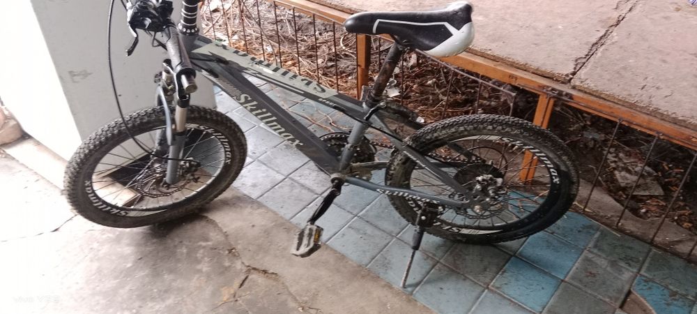 Продаю в месте велик и скейт