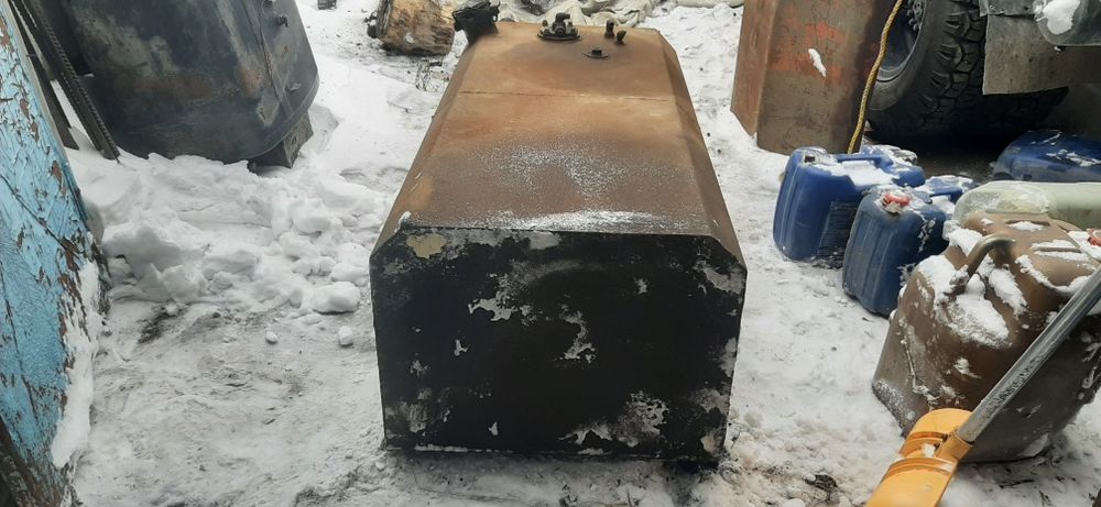 Продам баки топливный