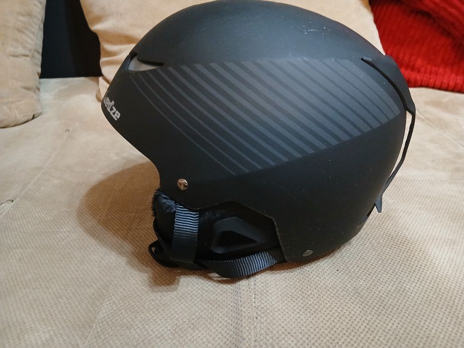 Продавам ски каска