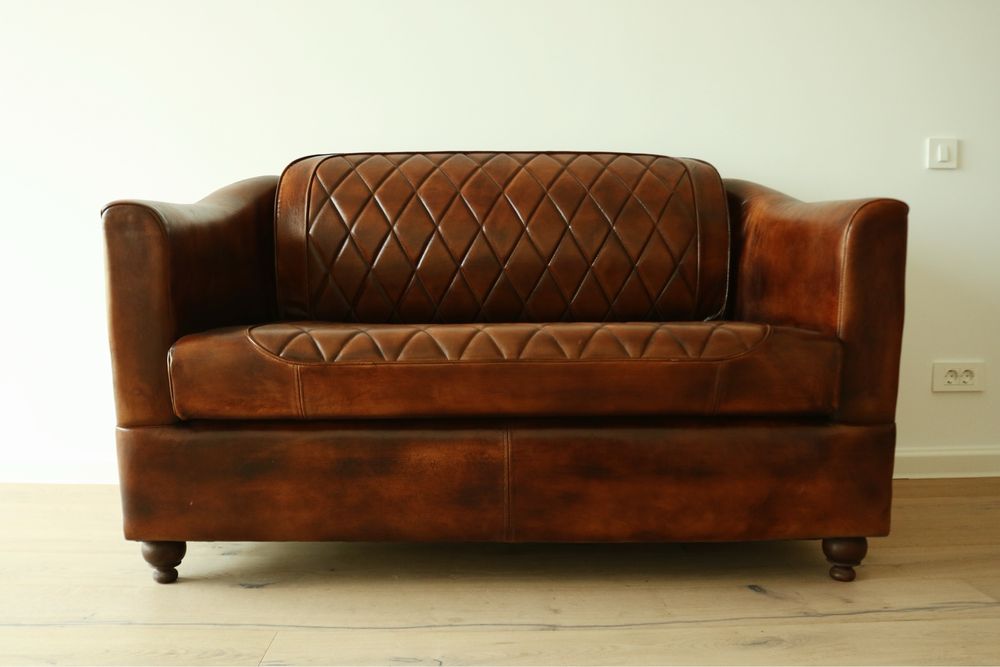 Canapea si fotoliu tip Chesterfield - piele naturala bizon - nouă