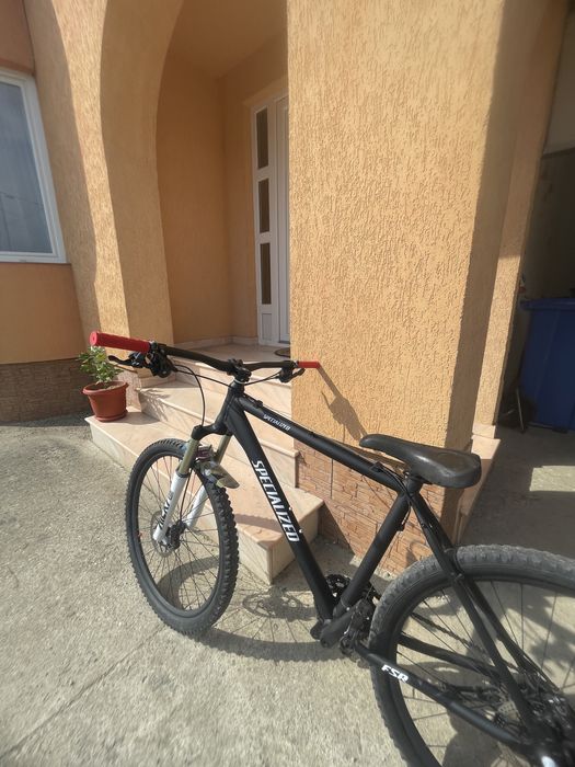 Bicicleta MTB Specialized-aproape noua , pret negociabil .