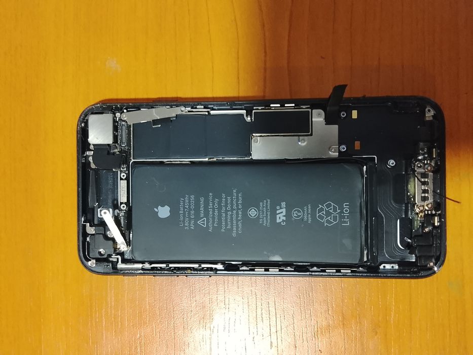 Vând iPhone 7 32 GB