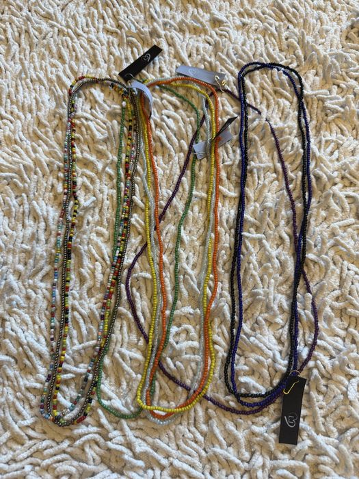 Разноцветные бусины на резинке . Италия.