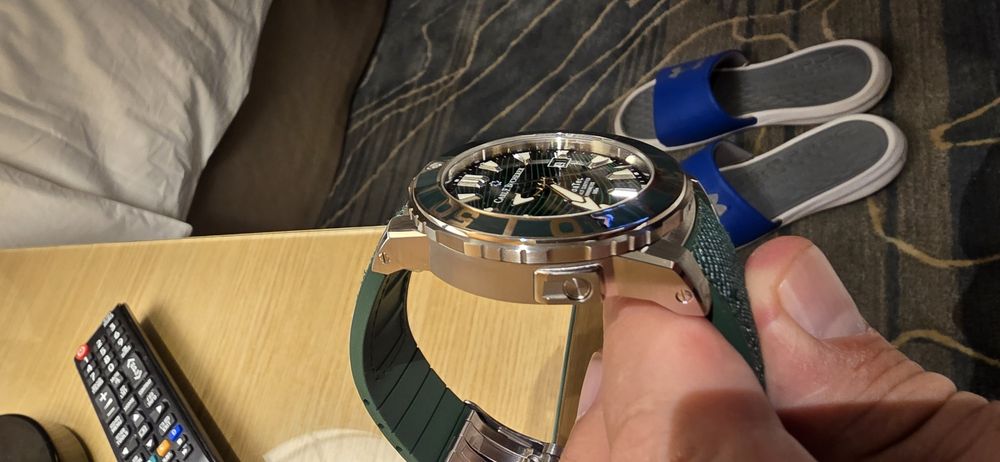 Часы Carl F. Bucherer