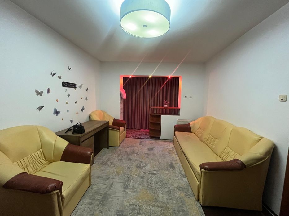 Inchiriez Targoviste, apartament.2 camere ,et.1, in spatele statiei de autobuz  Caraiman si Scoala Mihai Viteazul