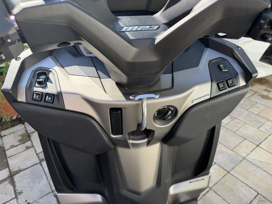 PIAGGIO MP3 530 EXCLUSIVE 2023 – 4.500 km (Achiziționat de nou din România)