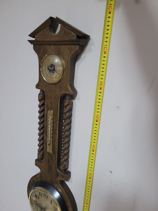 Дървен стенен часовник