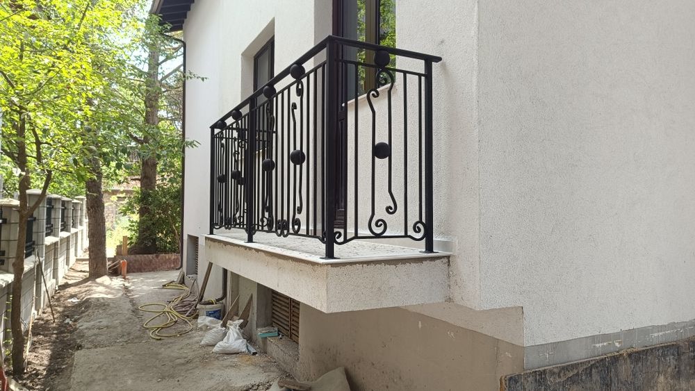 Плъзгащи врати,Парапет.Огради.Капаци за шахти идр..Оградии,Огради