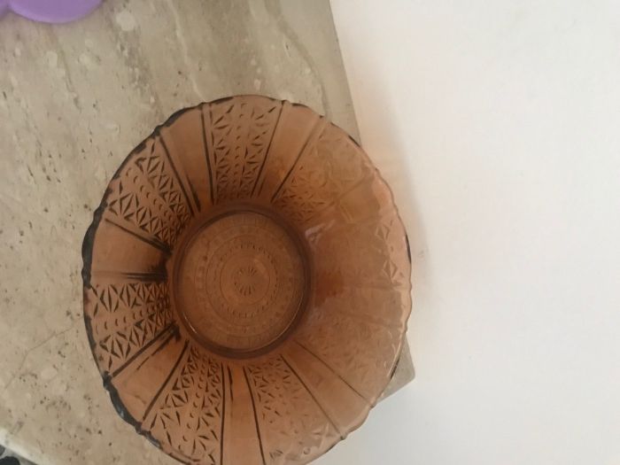 Продавам стъклена чиния за плодове или торта