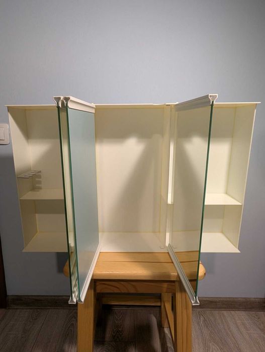 Трикрилен огледален шкаф за баня