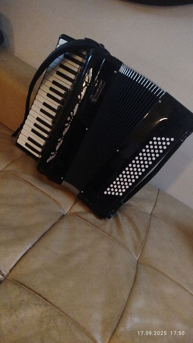 Акордеон 3/4, с мелодични Баси, b гриф