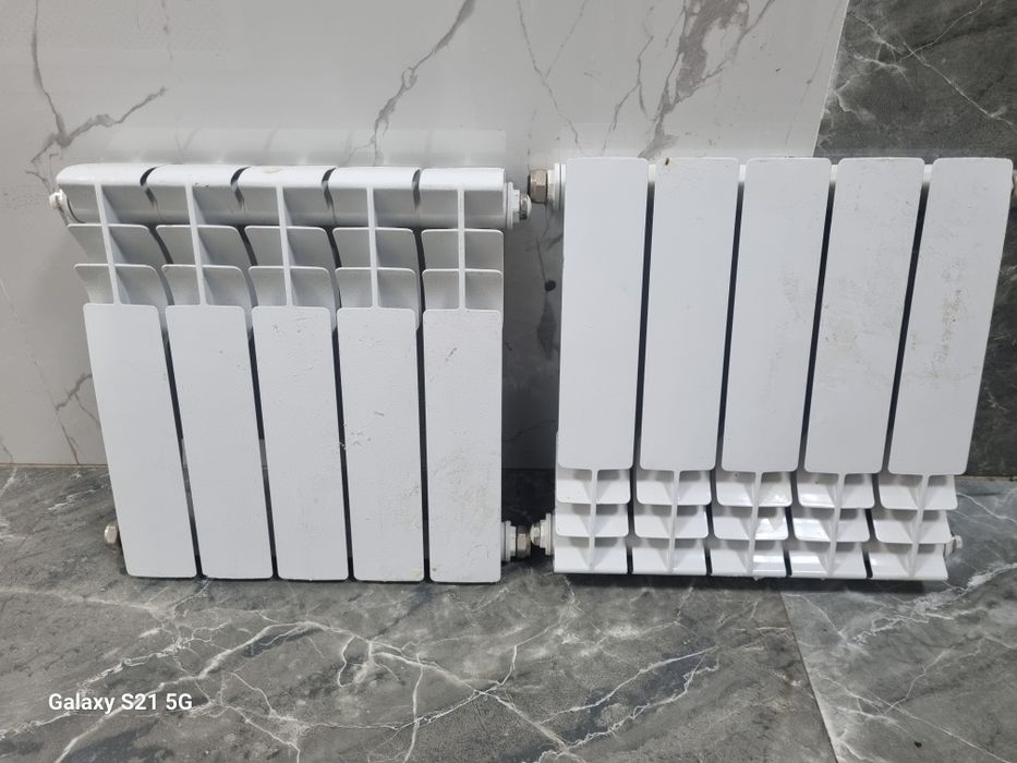 Продам 2 радиатора  размер  40×40