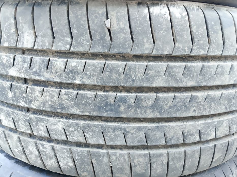 Продам шины.235.40 zr 18