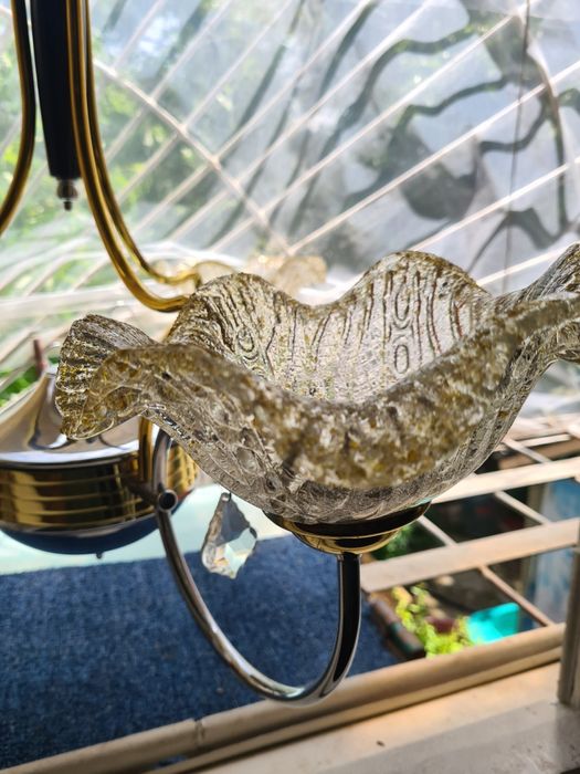 Продаётся люстра.