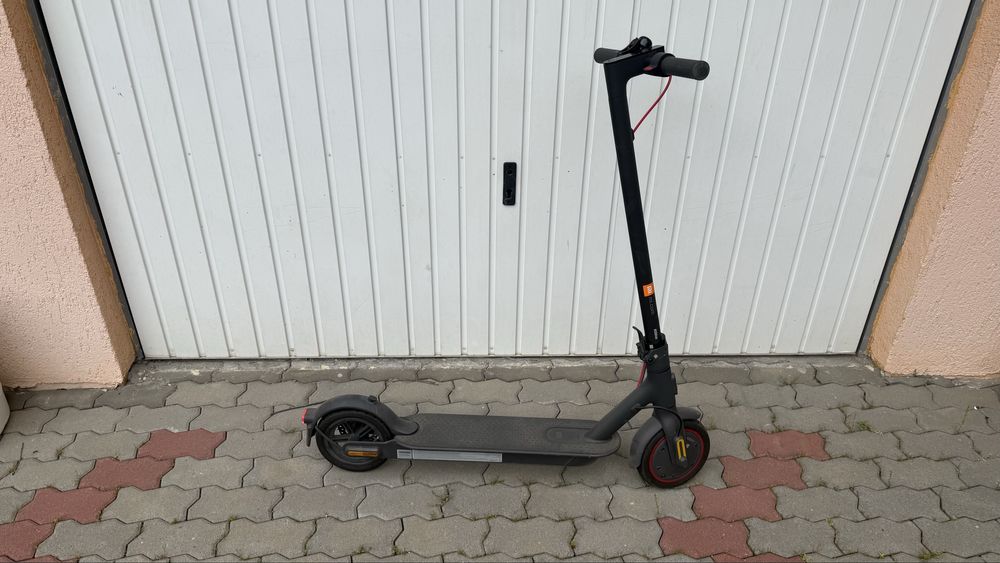 Trotinetă electrică Xiaomi Mi Electric Scooter Pro 2 - Ca Nouă