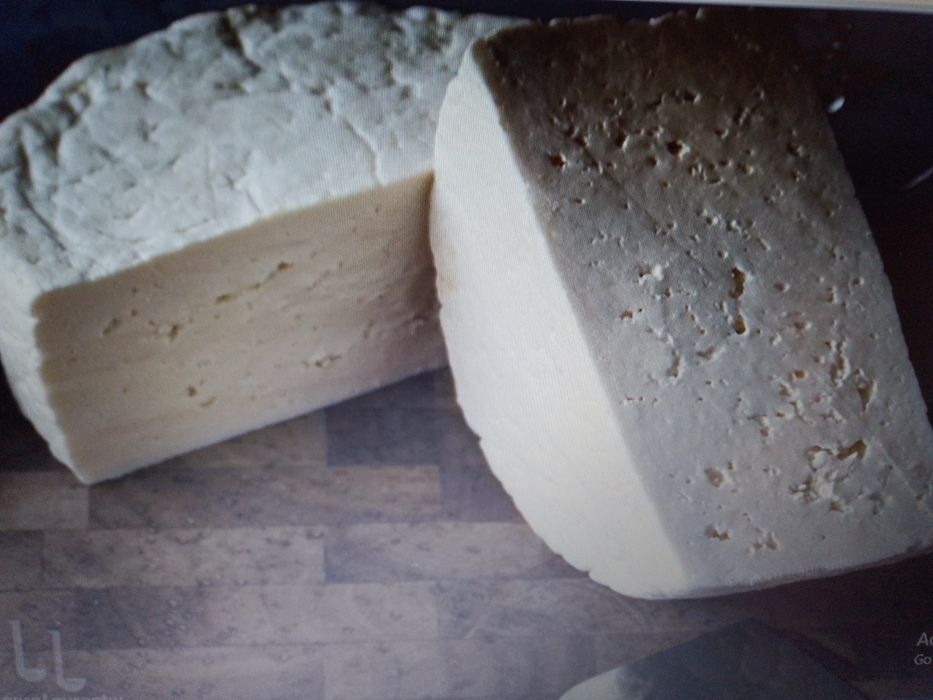 Vand cas proaspat dulce si branza sarata de vaci.