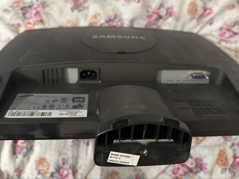 продам компьютерный монитор